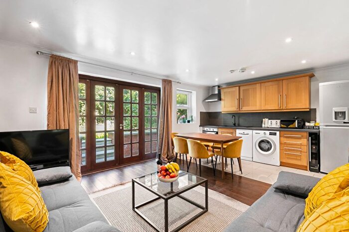 3 Bedroom Flat To Rent In Stock Orchard Crescent, Hillmarton Conservation Area, N7