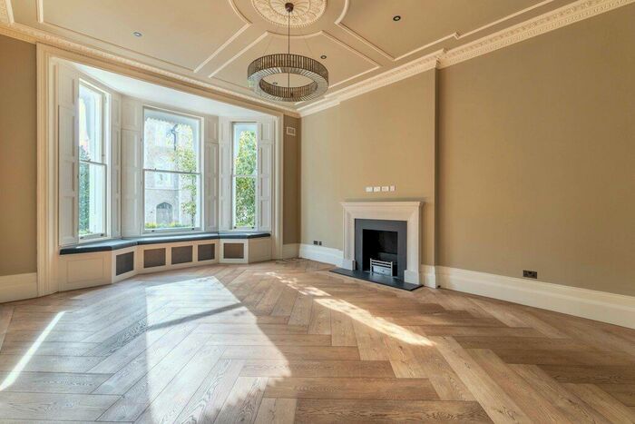 3 Bedroom Flat To Rent In Phillimore Gardens, Kensington, W8