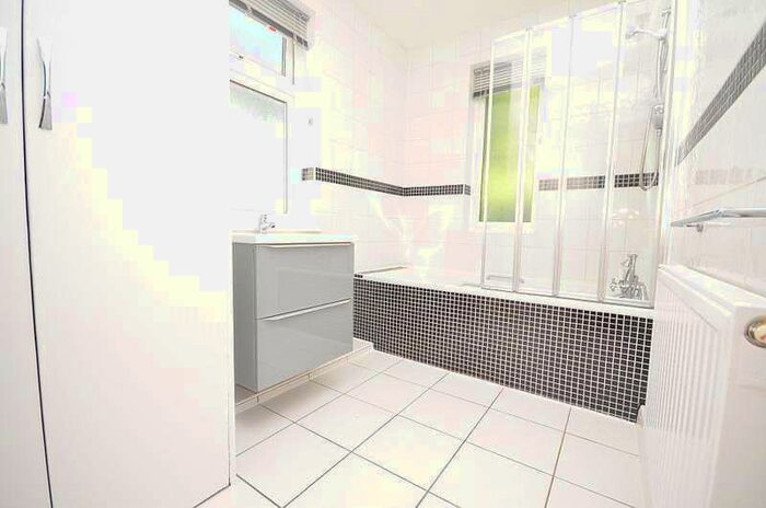 2 Bedroom Maisonette Flat To Rent In Matlock Gardens, Hornchurch, RM12