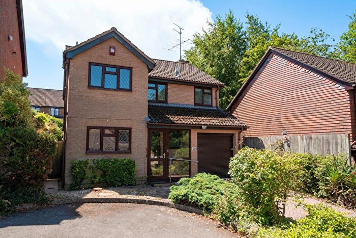 4 Bedroom Detached House For Sale In Lillywhite Crescent, Andover, SP10