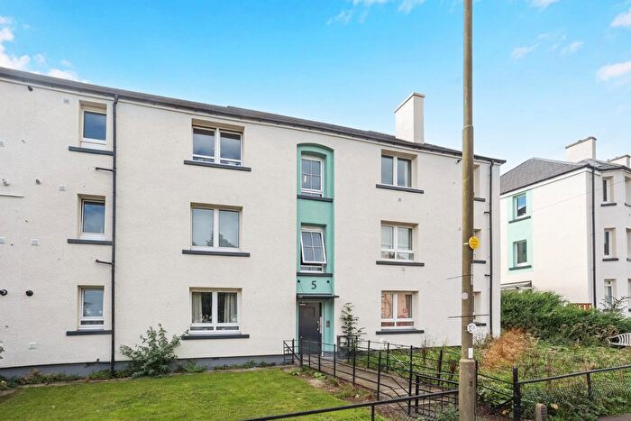 2 Bedroom Flat For Sale In / Hawkhill Avenue, Edinburgh, EH7