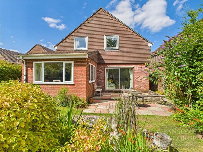 3 Bedroom Detached House For Sale In Droxford Crescent, Tadley, Hampshire, RG26