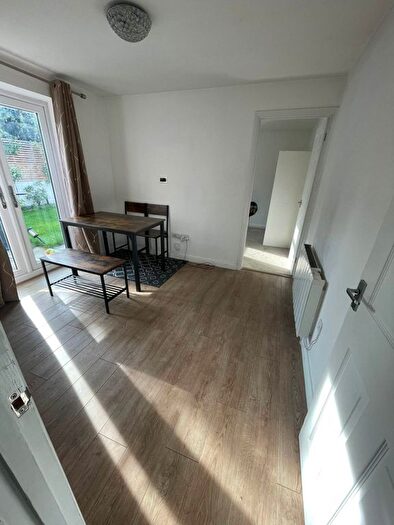 1 Bedroom Flat To Rent In Marlborough Road, Ashford, TW15