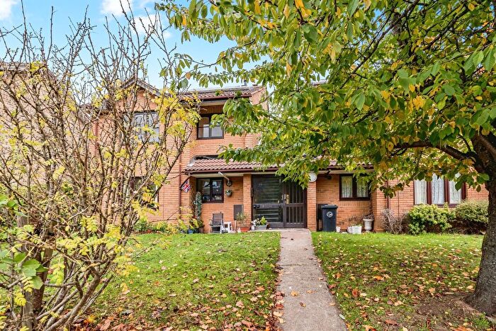 2 Bedroom Flat For Sale In Coulson Way, Burnham, Slough, SL1