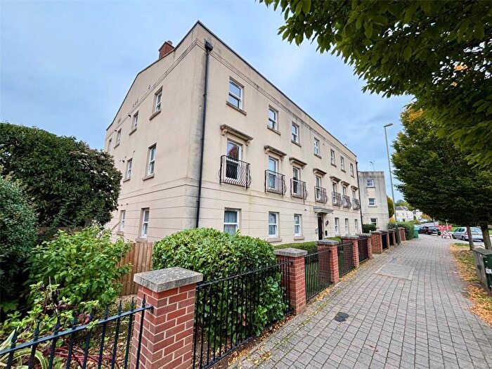 2 Bedroom Apartment For Sale In Kempley Close, Cheltenham, Gloucestershire, GL52