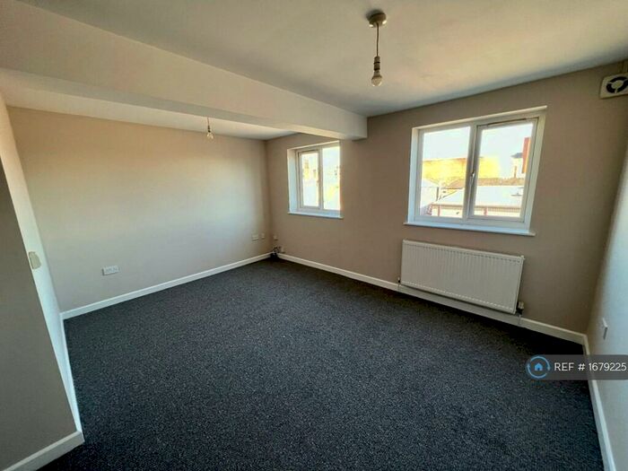 2 Bedroom Flat To Rent In Stockport Road, Ashton-Under-Lyne, OL7
