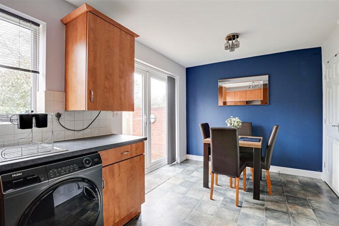 3 Bedroom Town House For Sale In Bramble Close, South Normanton, Alfreton, DE55