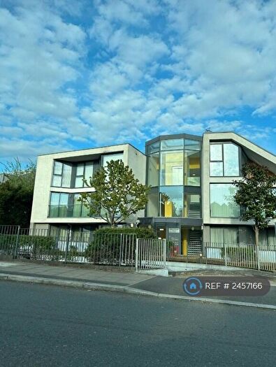 2 Bedroom Flat To Rent In Apollo Court, Edgware, HA8