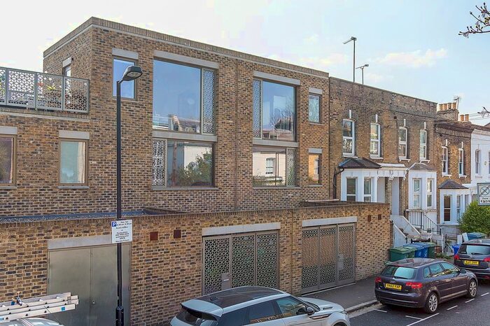2 Bedroom Town House To Rent In Choumert Road, London, SE15