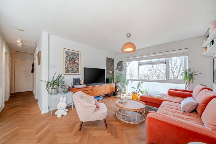 2 Bedroom Flat For Sale In Taymount Rise, London, SE23