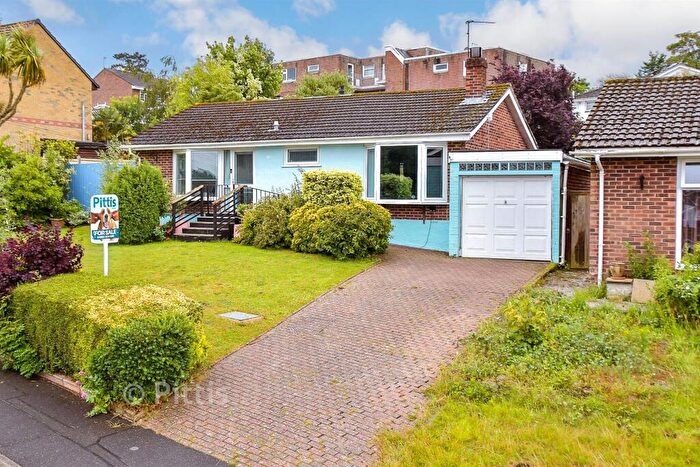 2 Bedroom Detached Bungalow For Sale In Sylvan Avenue, East Cowes, Isle Of Wight, PO32