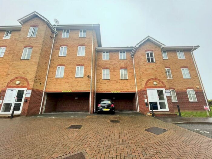 2 Bedroom Flat To Rent In Timber Court, Grays, RM17