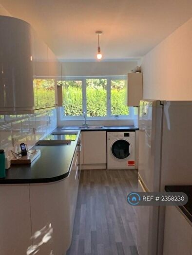 3 Bedroom Flat To Rent In Weydon Lane, Farnham, GU9
