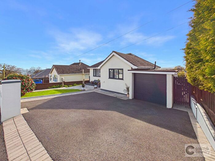 2 Bedroom Bungalow For Sale In Higher Woodway Road, Teignmouth, TQ14