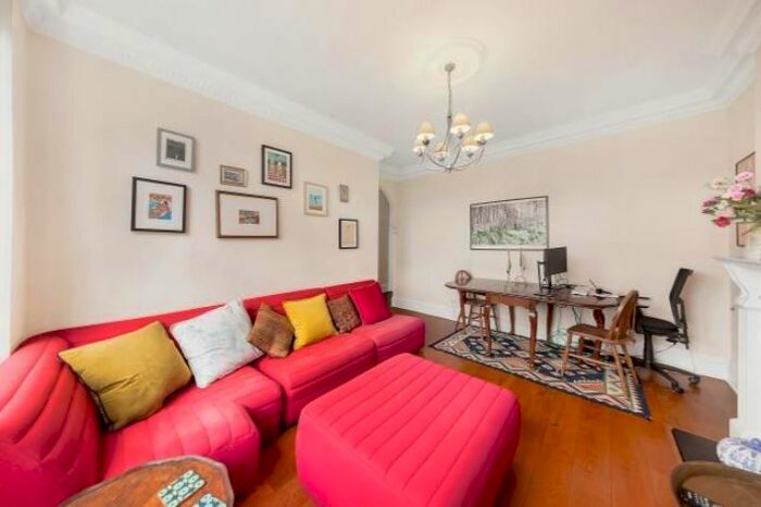 2 Bedroom Flat To Rent In Baker Street, Marylebone, London, NW1