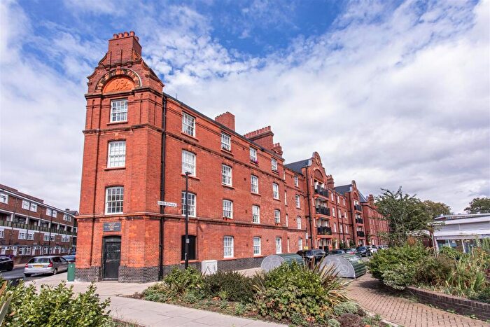 1 Bedroom Flat For Sale In Cressy House, Stepney Green, E1