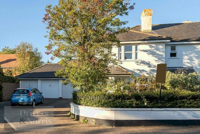 3 Bedroom End Of Terrace House To Rent In Verwood Drive, Cockfosters, Enfield, Hertfordshire, EN4