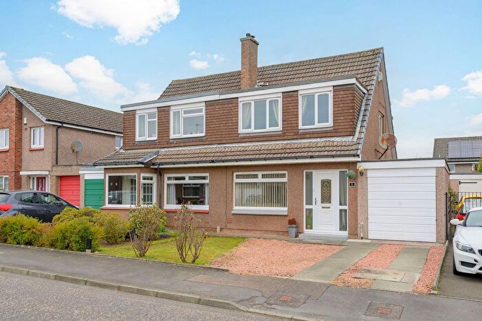 3 Bedroom Semi-detached House For Sale In Hunt Place, Crossford, KY12