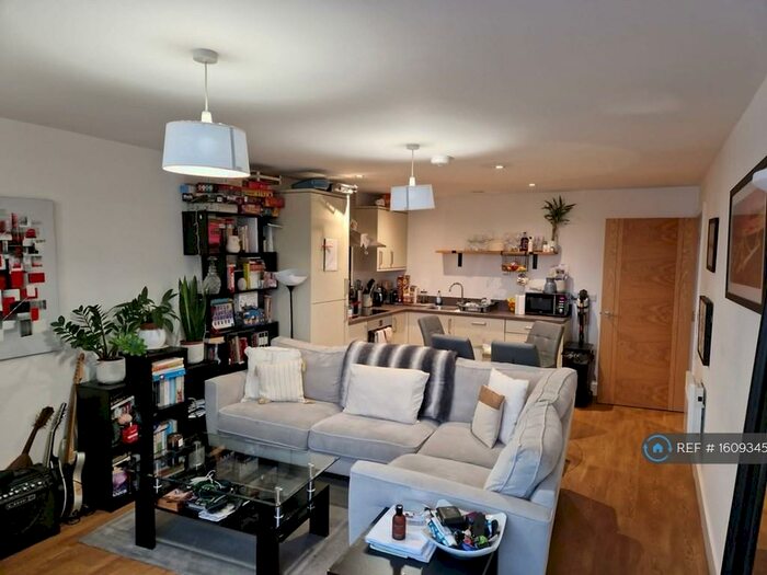 2 Bedroom Flat To Rent In Coronation Court, Southville, Bristol, BS3