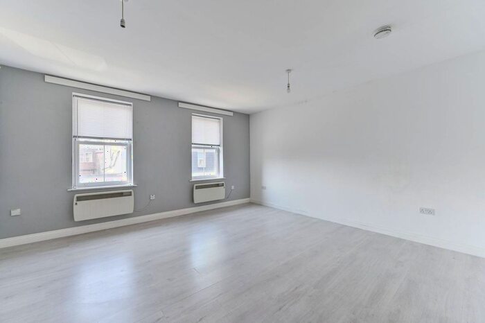 1 Bedroom Flat To Rent In Lower Road, Sutton, SM1