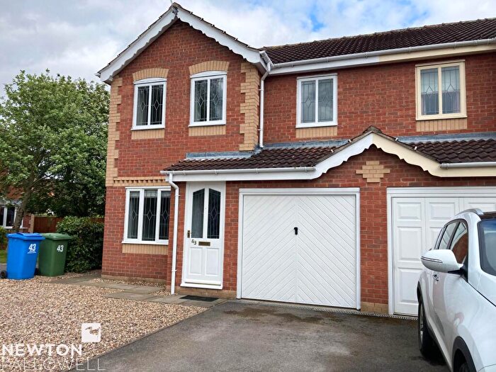 3 Bedroom Semi-Detached House To Rent In Oakdale Road, Retford, DN22