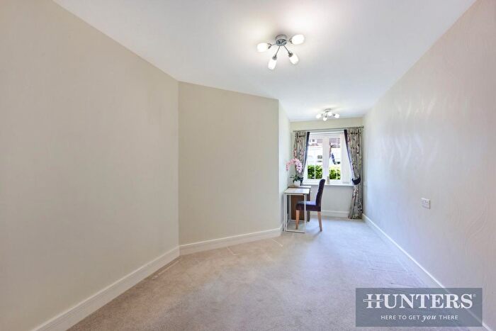 2 Bedroom Flat For Sale In Waterloo Road, Epsom, KT19