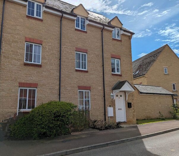 2 Bedroom Town House To Rent In Greenacre Way, Bishops Cleeve, Cheltenham, GL52