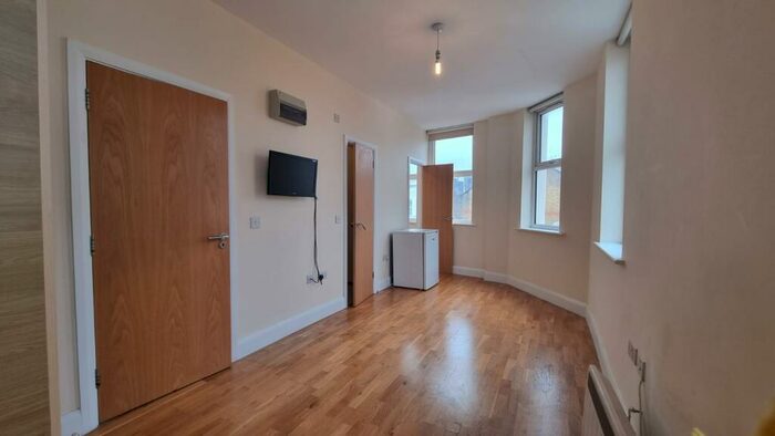 Flat To Rent In Holloway Road, London, N19