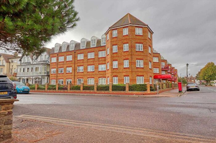 1 Bedroom Apartment For Sale In Westcliff Court, Clacton On Sea, CO15