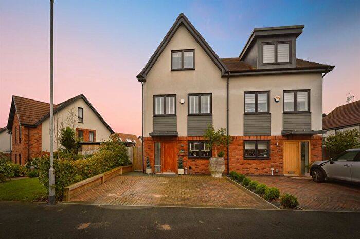 3 Bedroom Semi-Detached House For Sale In Peartree Lane, Edwinstowe, Mansfield, NG21