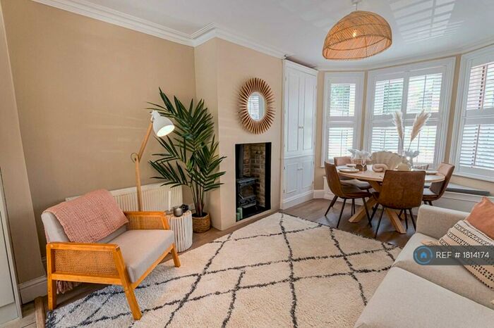 4 Bedroom Semi-Detached House To Rent In Pottery Road, Poole, BH14