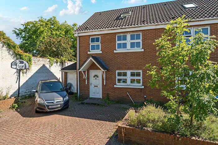 4 Bedroom Semi Detached House For Sale In Felltram Mews, London, SE7