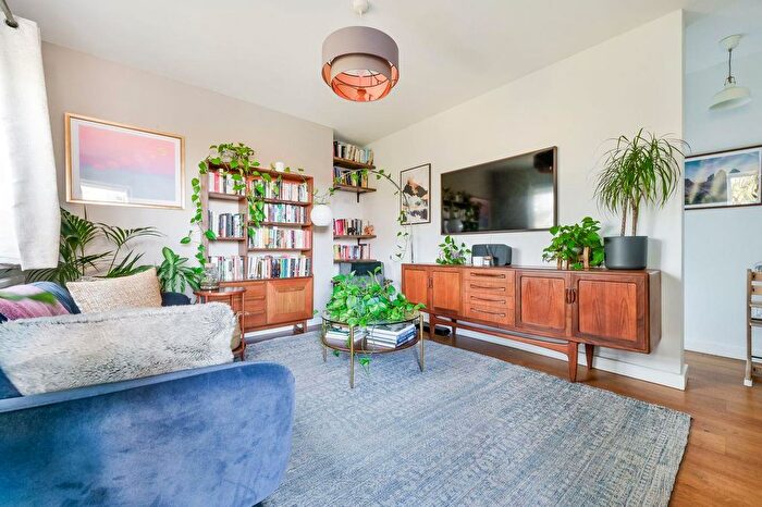 2 Bedroom Flat For Sale In Brecknock Road, Tufnell Park, N19