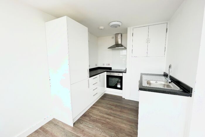 1 Bedroom Flat To Rent In Oldham Road, Manchester, M40