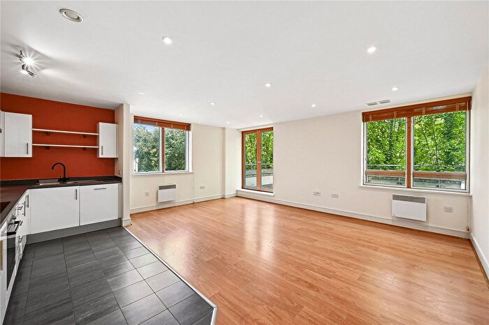 2 Bedroom Flat To Rent In Albemarle Road, Beckenham, BR3