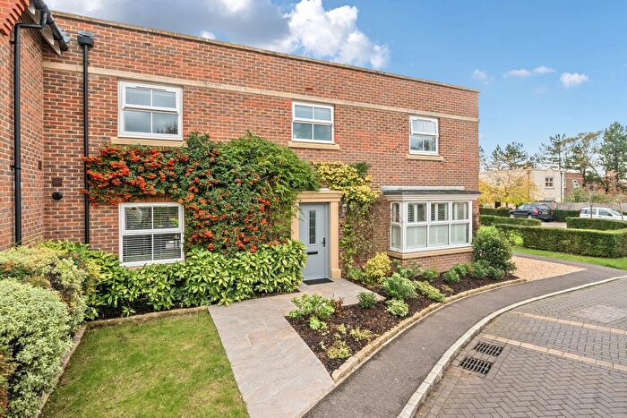 4 Bedroom End Terrace House For Sale In Oakford Park, Chichester, PO18