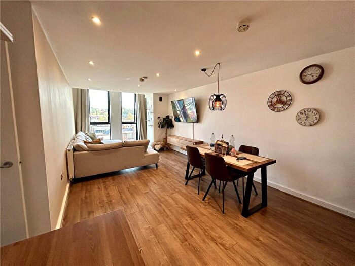 2 Bedroom Apartment To Rent In Masons Avenue, Croydon, CR0