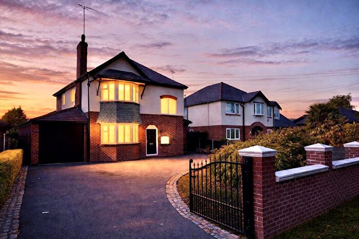 4 Bedroom Detached House For Sale In Birchvale Drive, Romiley, SK6