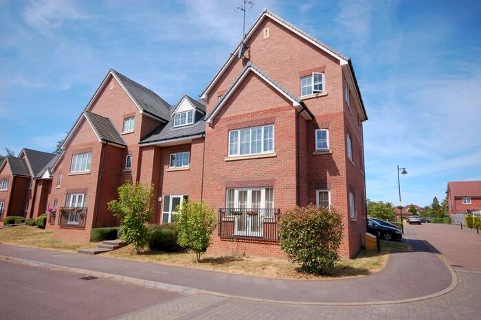 2 Bedroom Flat To Rent In St. Mawes Close, Croxley Green, WD3