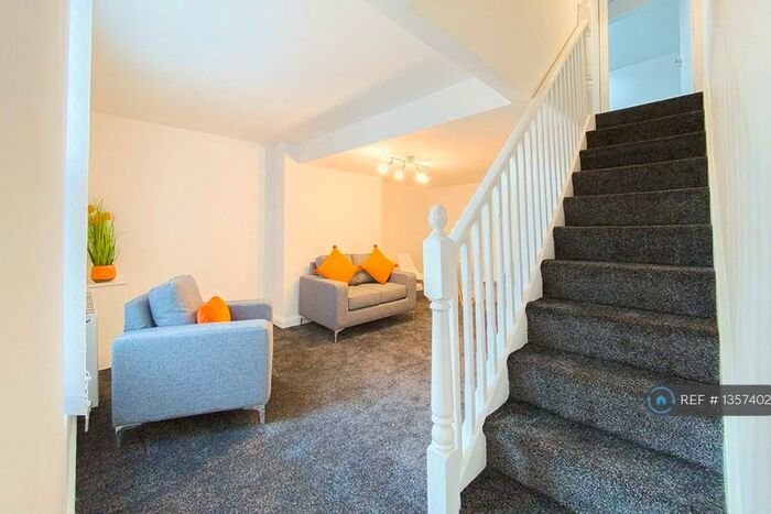 1 Bedroom Flat To Rent In Stamford Arcade, Ashton-Under-Lyne, OL6