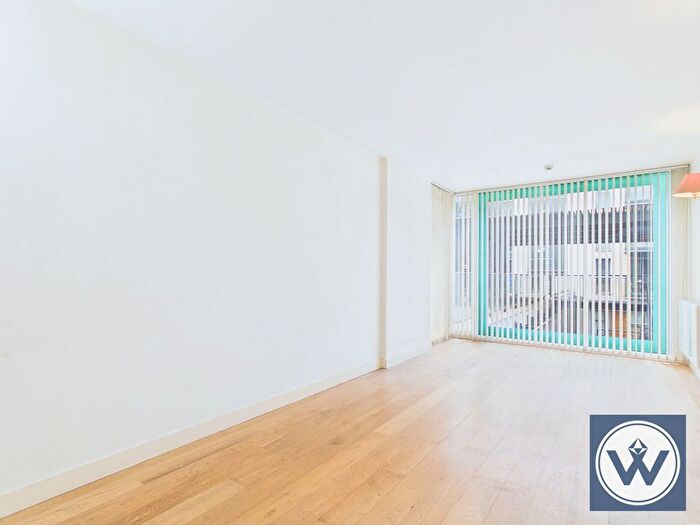 1 Bedroom Flat For Sale In Navigation Building, Station Approach, Hayes, UB3