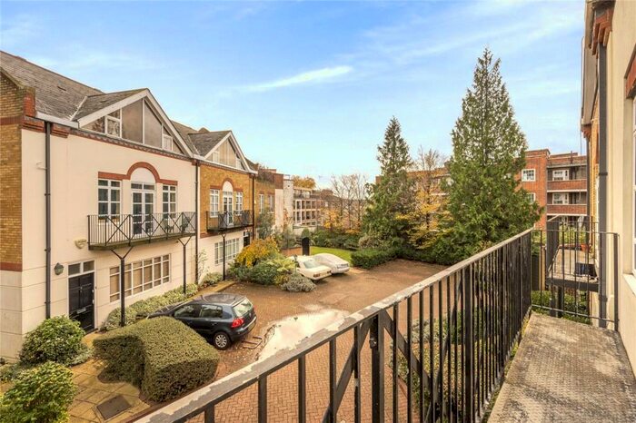 4 Bedroom Mews To Rent In Brecon Mews, London, N7