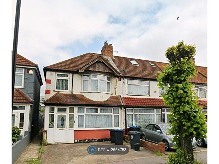 3 Bedroom Terraced House To Rent In Mitcham Road, Croydon, CR0