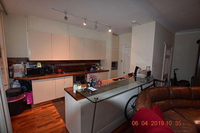 1 Bedroom Flat To Rent In B Flat, St John Street, Perth, Perth And Kinross, PH1