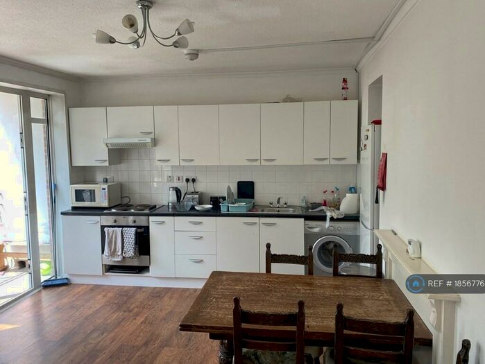 4 Bedroom Flat To Rent In Bew Court, London, SE22