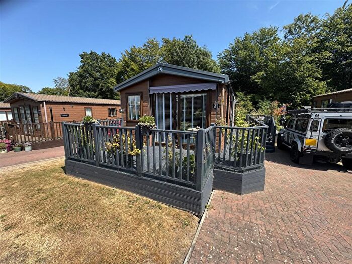 2 Bedroom Park Home For Sale In Plaxdale Green Road, Stansted, Sevenoaks, TN15