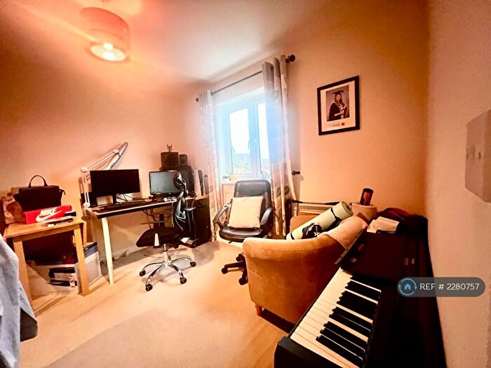 2 Bedroom Detached House To Rent In Malone Avenue, Swindon, SN25