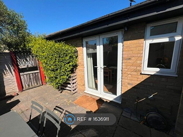 1 Bedroom Flat To Rent In Sandycombe Road, Richmond, TW9