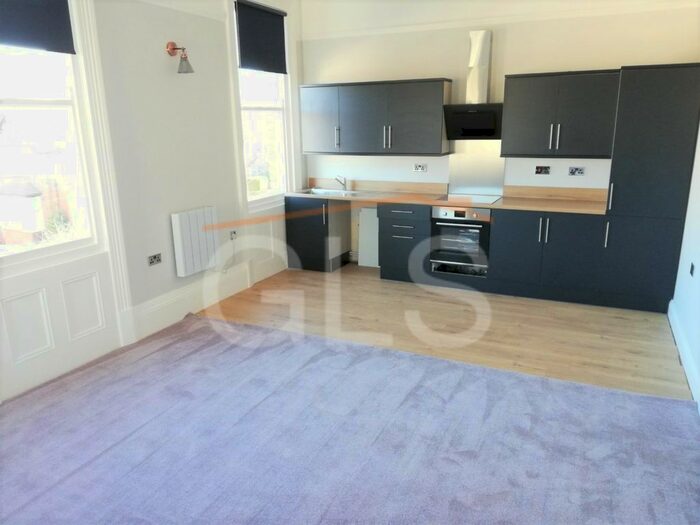 1 Bedroom Flat To Rent In Flat, Cromwell Parade, Scarborough, North Yorkshire, YO11