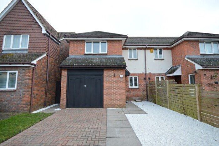 3 Bedroom Semi-Detached House To Rent In Bullen Close, Cambridge, CB1